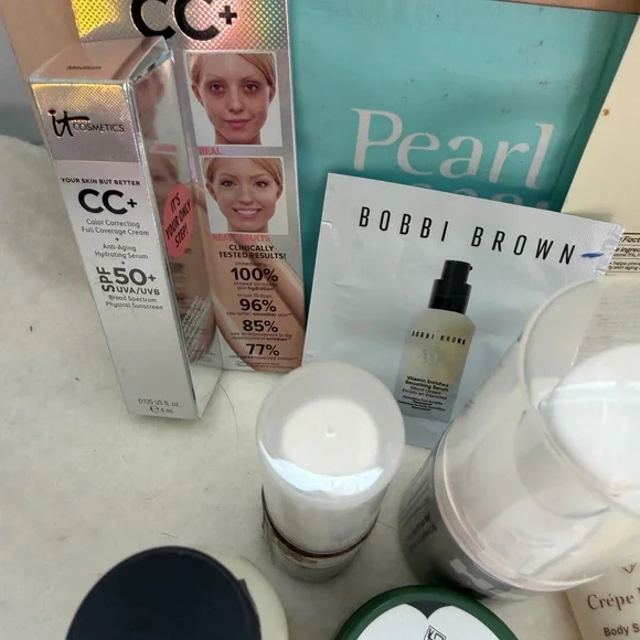 Elegant Ulta Purple Velvet Makeup Bag with 21 New Products - Picture 4 of 16